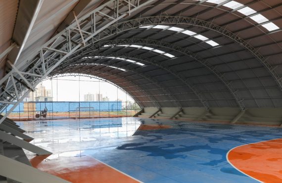 Ginásio de Esportes de Samambaia após mais de uma década de abandono.