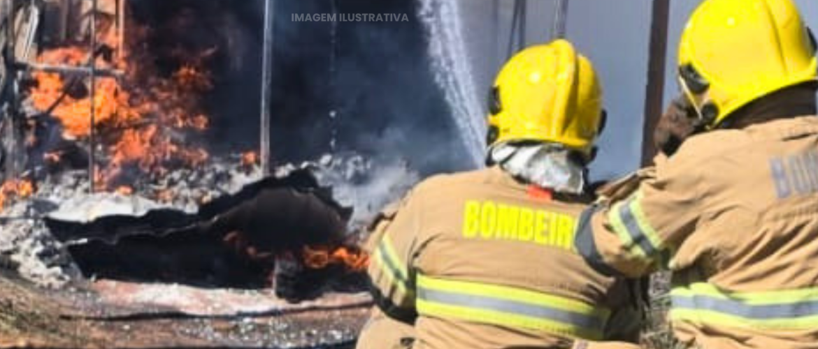 Incêndio em fábrica assusta moradores e mobiliza bombeiros em Samambaia
