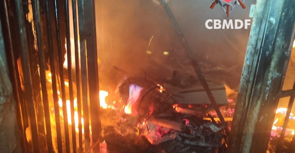 Incêndio mobiliza quatro viaturas do CBMDF em Samambaia Norte